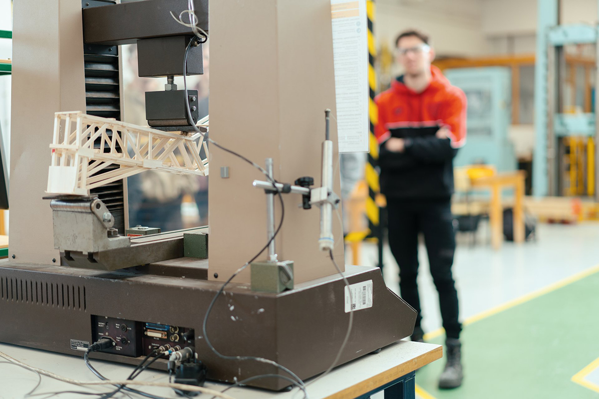 UTAS Engineering Expo image 1 Engineering student looking at testing platform
